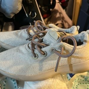 Barely worn wool all birds tan 9